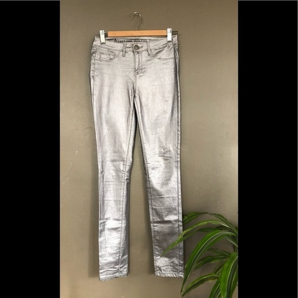 ⭐️HP⭐️ Bianco Silver waxed Jeans- size 27 - Picture 3 of 7